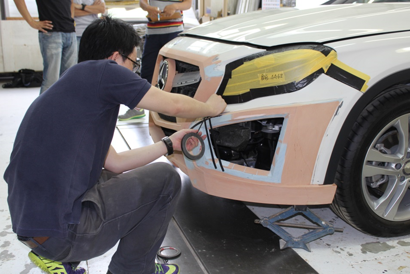 受賞者の車両制作風景